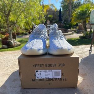 (SOLD) Yeezy Boost 350 V2 static